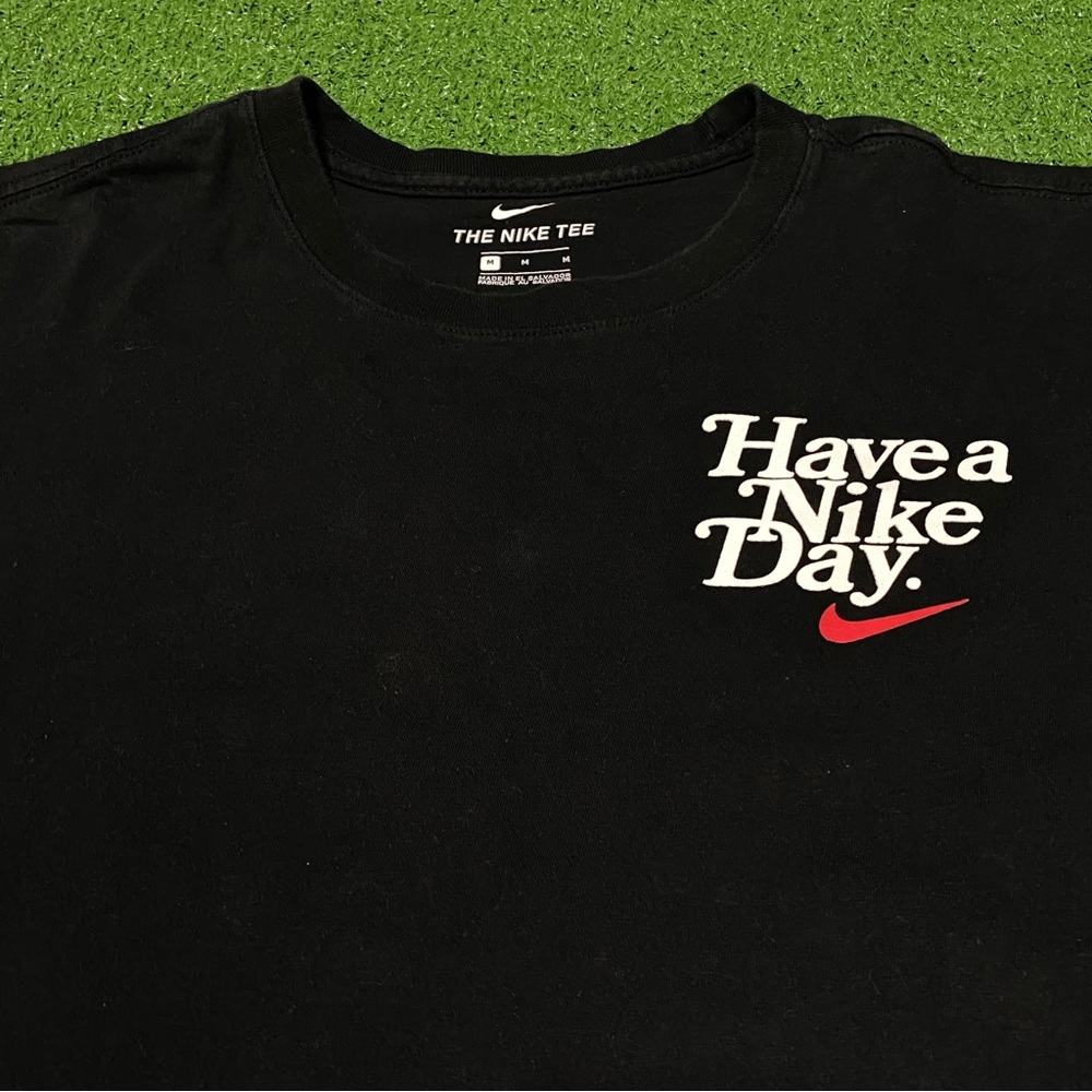 Have a Nike Day Graphic T-Shirt Men's Medium Black Red Swoosh